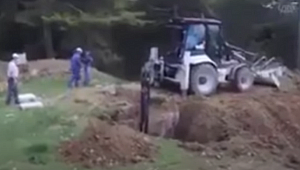 KEPÇE KAZISINDA YER ALTINDAN İNANILMAZ BİR ŞEY ÇIKTI