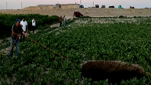 KONYADA BİR KÖYÜN YAKINLARINDA YENİ BİR OBRUK OLUŞTU 