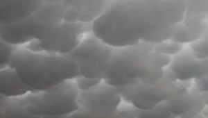 ÖBEK OLMUŞ BULUTLAR AHALİYİ ŞAŞIRTTI