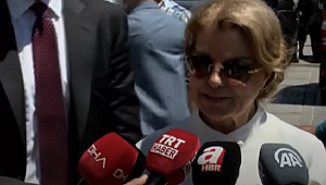 TANSU ÇİLLER AYASOFYA CAMİİNDE