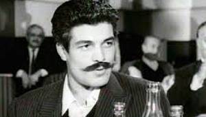 İZZET GÜNAY KİMDİR?