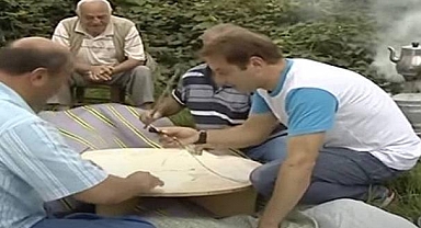 RİZELİ ERKEKLER KARILARINA HAMUR AÇIYOR