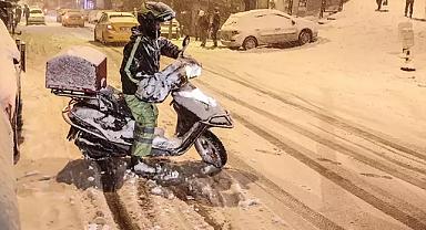 İSTANBUL VALİLİĞİ MOTORSİKLETLER VE MOTOKURYELERİN TRAFİĞE ÇIKIŞLARINI İKİNCİ BİR EMRE KADAR YASAKLADI