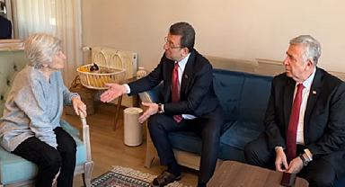 MANSUR YAVAŞ VE EKREM İMAMOĞLU'NUN ÜMİT ÖZDAĞ'IN 90 YAŞINDAKİ ANNESİYLE SAMİMİ DİYALOĞU