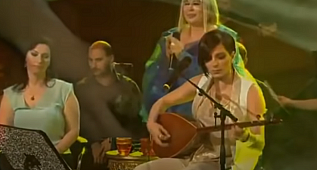 GÜL DÜŞER, GÜLÜN ÜSTÜNE - ÖZLEM ÖZDİL