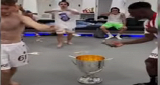 TRABZONSPOR SOYUNMA ODASINDA KUPAYLA KOLBASTI 