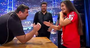 17 YAŞINDAKİ TÜRK KIZI, BİLEK GÜREŞİNDE BÜTÜN ERKEKLERİ YENDİ 