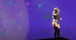 CONFIDENT – DEMİ LOVATO 