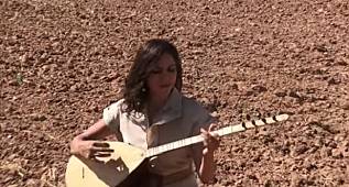 SAÇLARIN – NAZLI ÖKSÜZ SÖYLÜYOR 