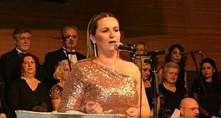 EBRU ÇELİK'TEN GÖZLERİ AŞKA GÜLEN ŞARKISI