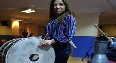 SONGÜL YAMAN SÖYLÜYOR '' SULAR DURULUR DERLER ''