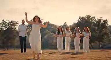 ASLIHAN ÇİÇEK'TEN GÜZEL ŞARKI – GEL YANIMA YANIMA 