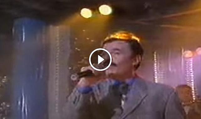 FERDİ TAYFUR - EVLERİNİN ÖNÜ ÇALI ŞARKISINI SÖYLÜYOR